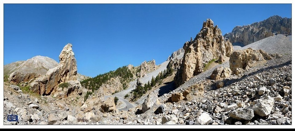 4/22 . A partir d'un panorama partiel - Col de l' Izoard - Hautes Alpes - Un paysage lunaire ...